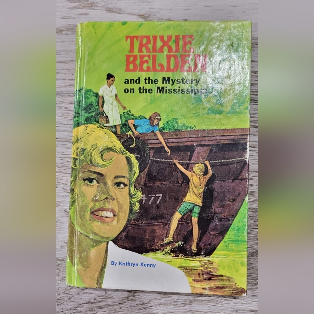 3/$30 Vintage Trixie Belden Book #15